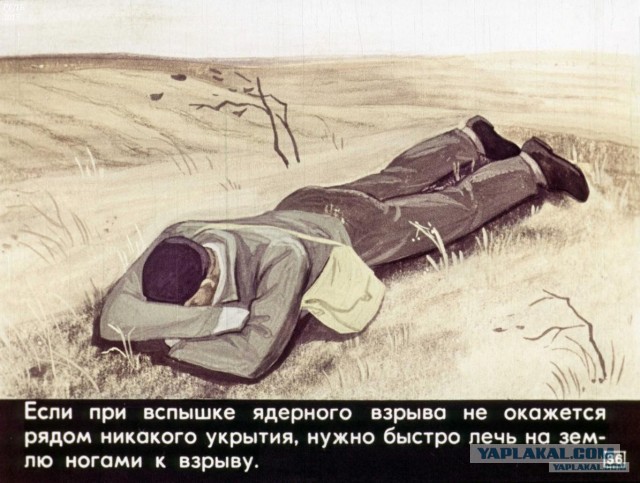 Российские туристы продолжают загорать на пляжах Дубая, несмотря на ограничения из-за работы ПВО.