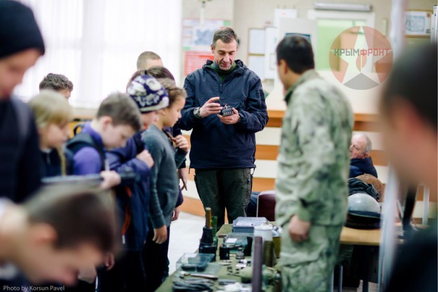 Поисковики Севастополя рассказали школьникам о Войне