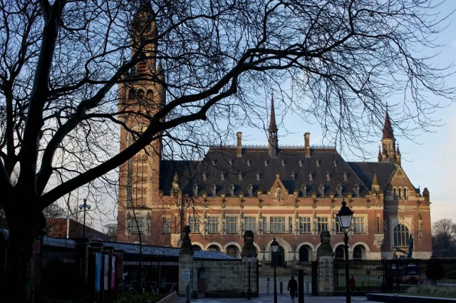 Гаагский суд обязал Россию выплатить $50 миллиардов по делу ЮКОСа