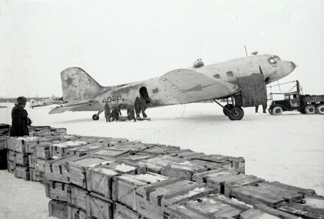 Самолёт-эпоха. Douglas DC-3 (C-47, Ли-2).