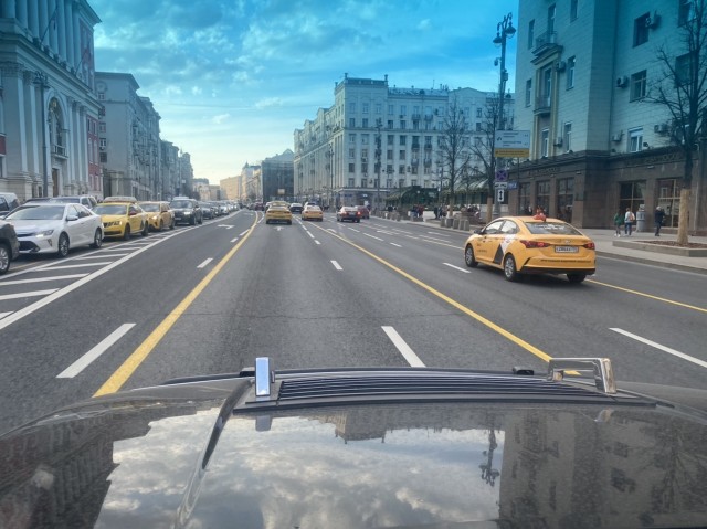 В регионах РФ отменяются первомайские митинги и шествия