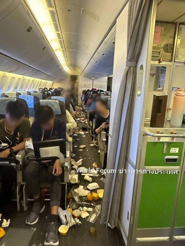 Рейс на Тайвань превратился в настоящий фильм ужасов. Самолет попал в зону турбулентности прямо во время раздачи еды