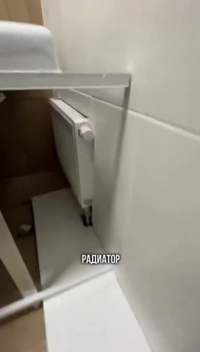 Чем расстояние между стеной и ванной заделать?