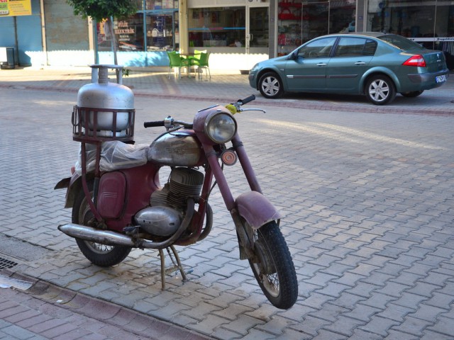 Новая Jawa: представлены три модели