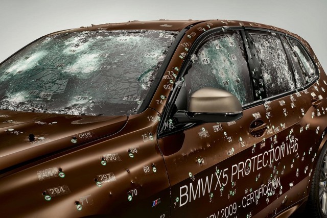 BMW представил бронированный кроссовер X5 Protection VR6
