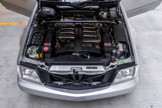 На продажу выставили очень редкий Mercedes-Benz SL600 с тюнингом от RENNtech