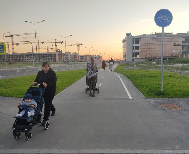 Не нужно гнать на велосипеде по тротуару
