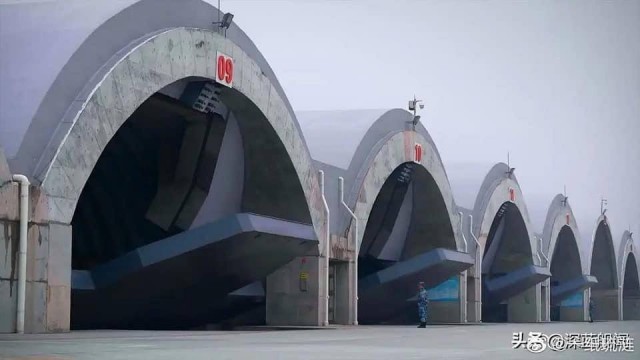 Китайские бронированные ангары для истребителей.