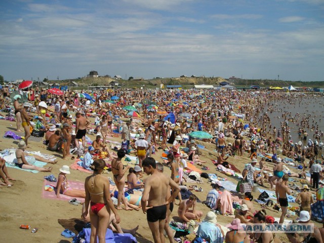 2 переполненных пляжа