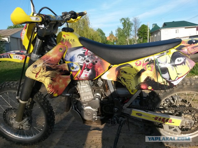 Обклеиваем мотик Suzuki DRZ 400E