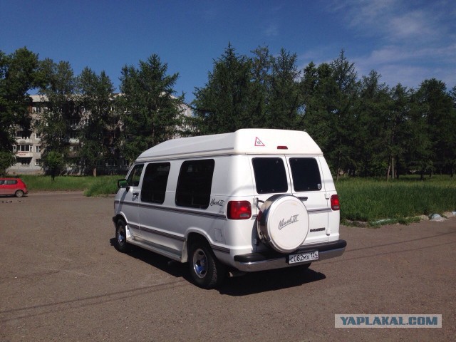 продам монстра Dodge Ram Van, 1996 год