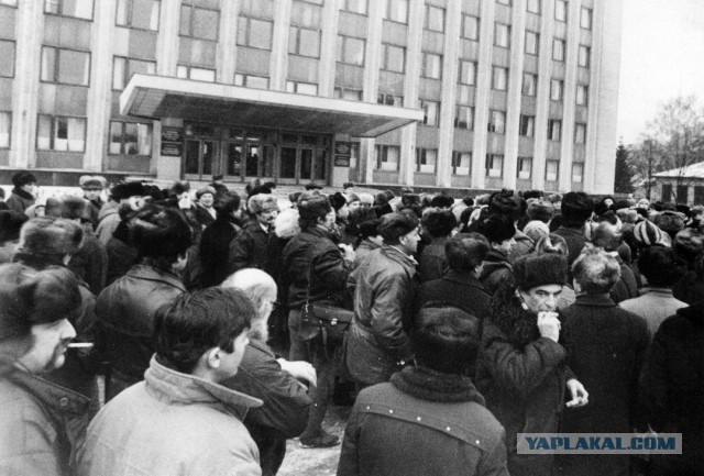 Развал страны и искусственный дефицит — главные достижения «перестройки»