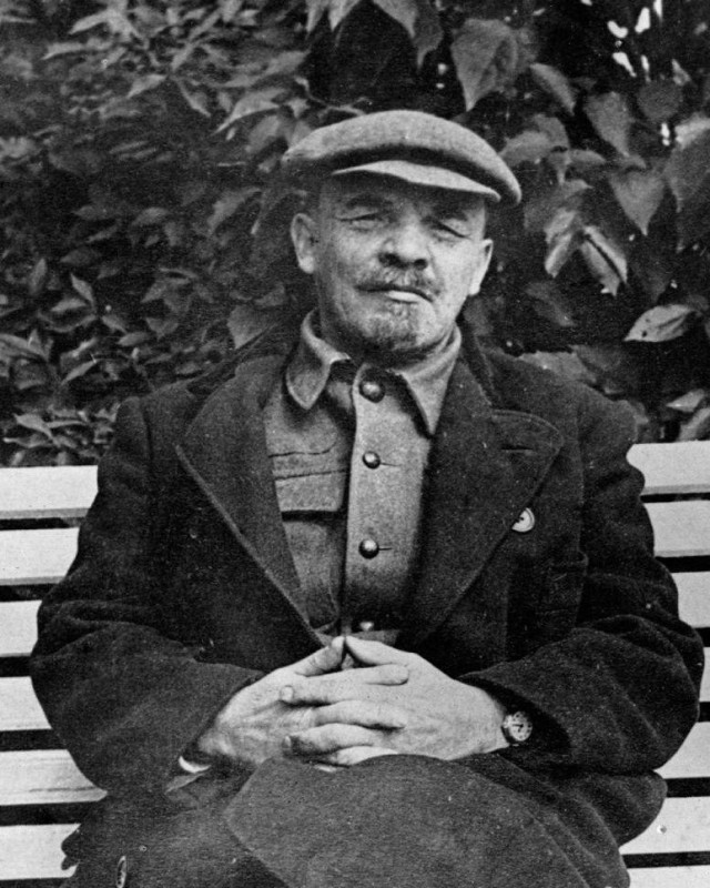 Гасан, Рамазан, Гисдар и старушка