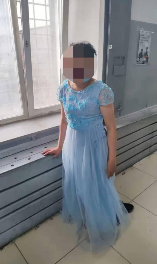 В Якутске задержали мужчину, который ходил по городу в голубом платье