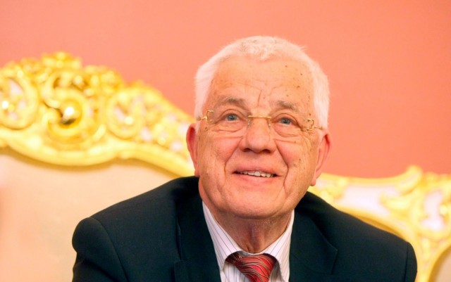 Восемь произведений Раймонда Паулса попали под запрет латвийского парламента