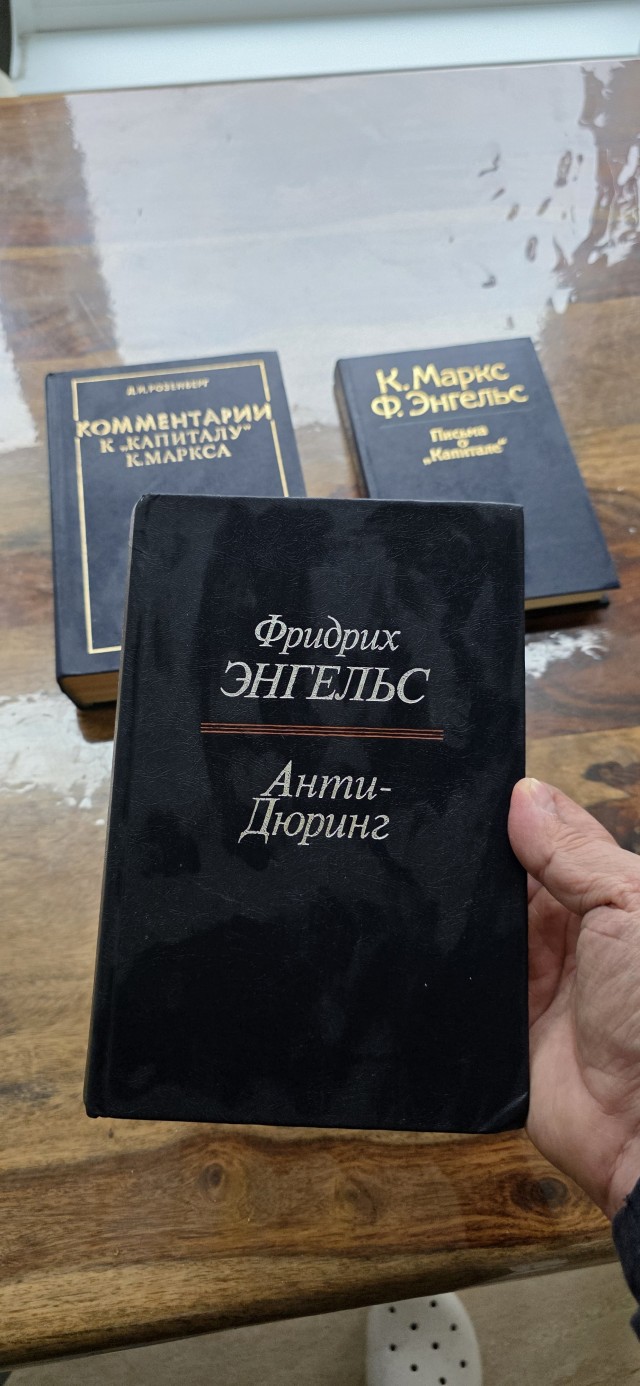 Плачу десять лет, и у меня ничего нет