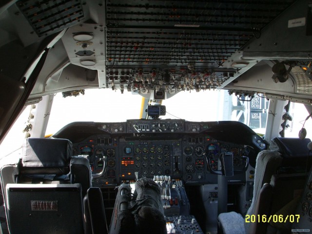 Выгрузка грузового  Боинга-747F