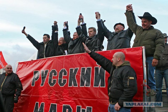 Коммунальщики повредили десятки надгробий советских солдат