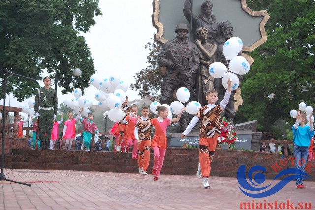 Луганск. Открытие памятника "Они отстояли Родину".