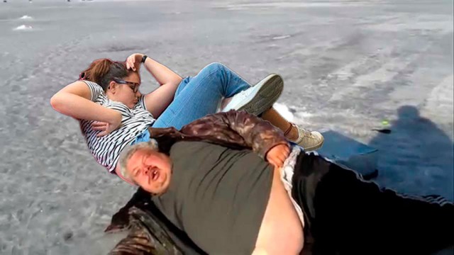 Фотожаба. Девушка просто уснула в кресле в универе