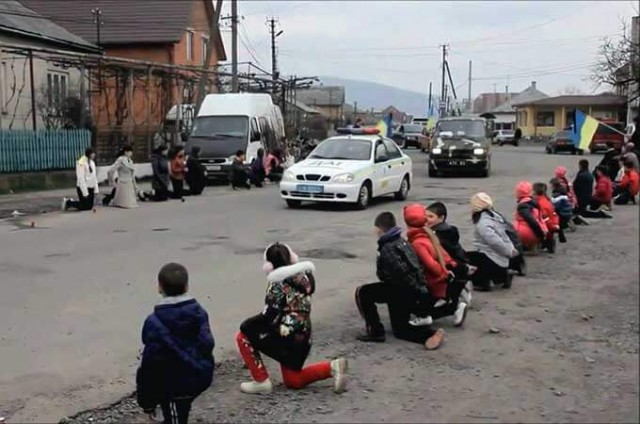 Кто виноват в войне на Донбассе? Опросы в городах Украины