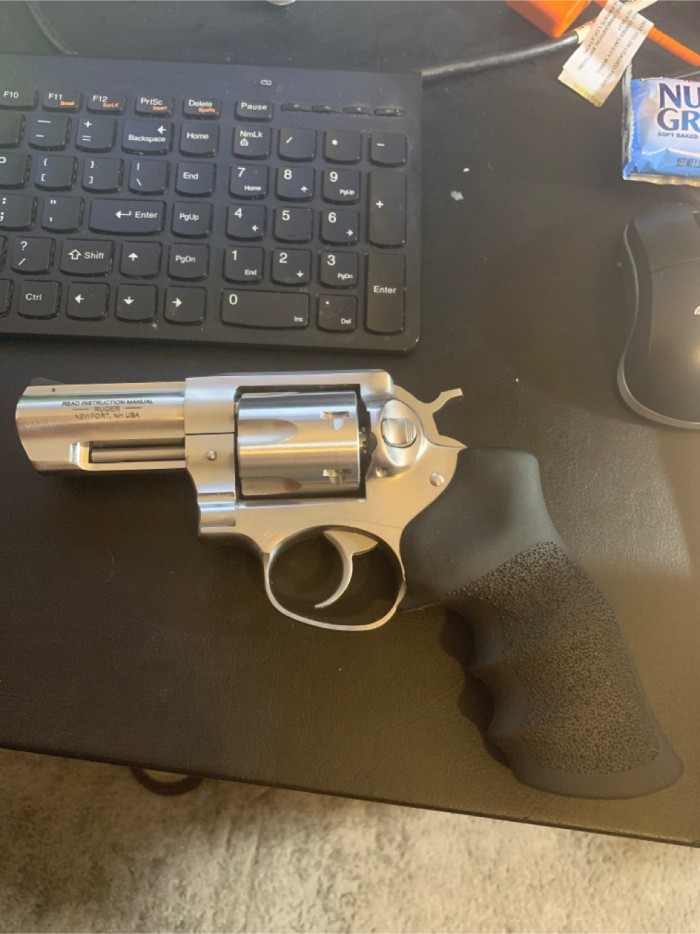 Как нельзя стрелять из револьвера