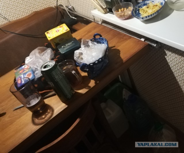 Стол для кухни из входной двери