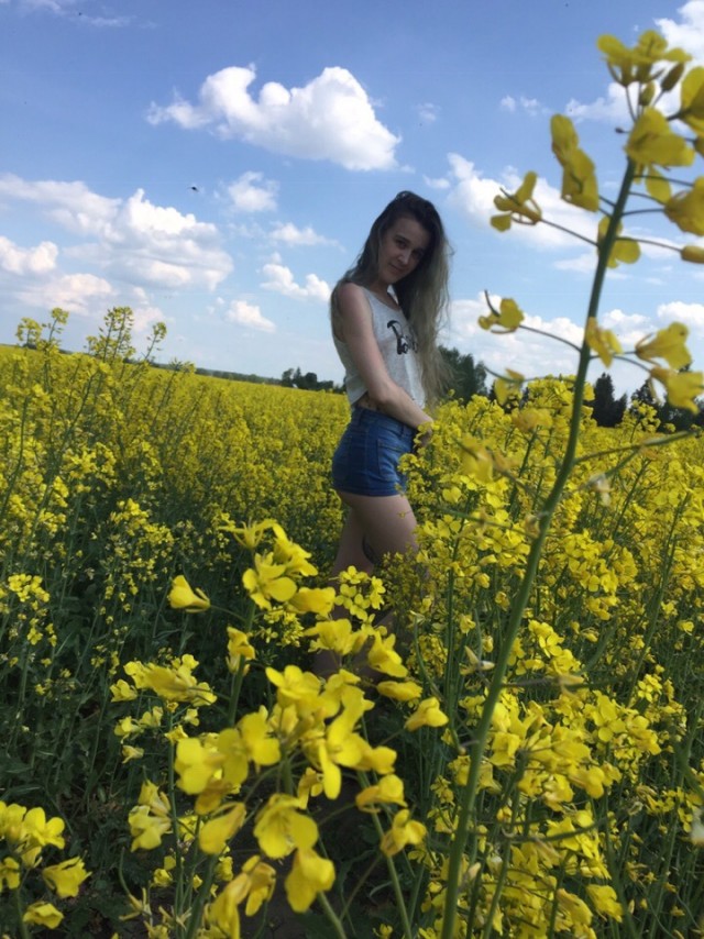 Картинки с девушками на свежем воздухе