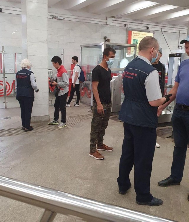 Полиция Москвы подтвердила проведение масочных рейдов в метро