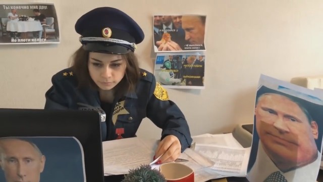 Российская порноактриса Анастасия Солодкова вызвала волну гнева сторонников президента после подписи очередной фотографии