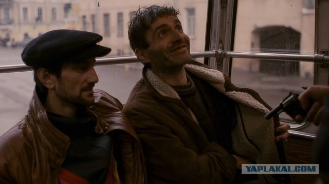 Лихой водитель из Ауди напал на шину Шкоды