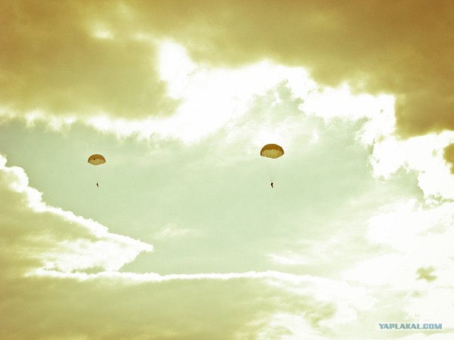Первый прыжок с парашютом. Перехлест.