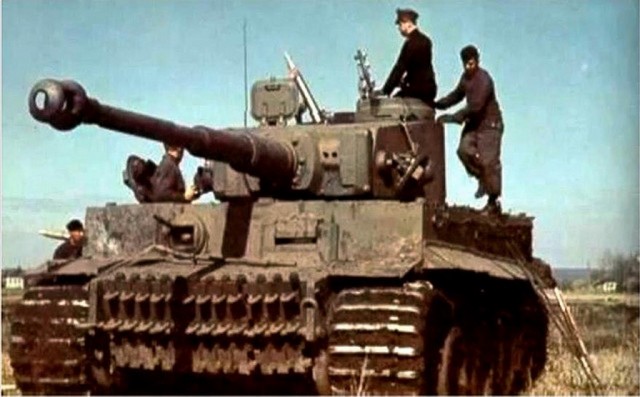 Цветные фотографии бронетехники времён Второй мировой войны