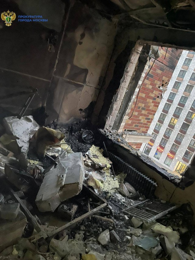 Так изнутри выглядит квартира, где ночью взорвались газовые баллоны и начался пожар