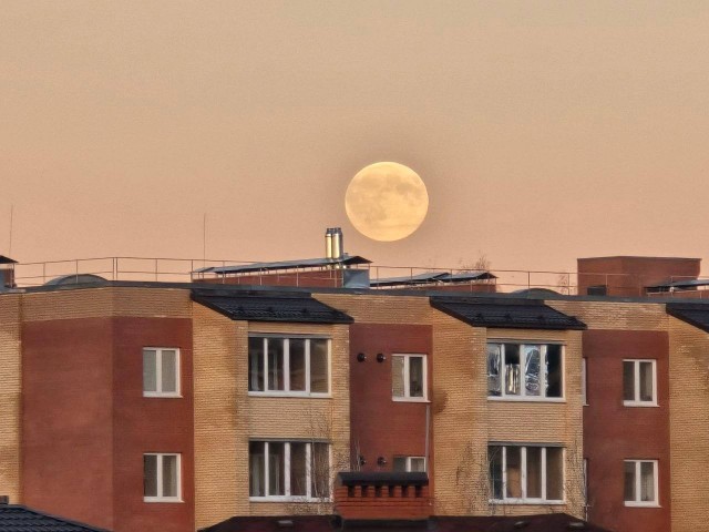 Ярчайшая Бобровая Луна взошла над Россией