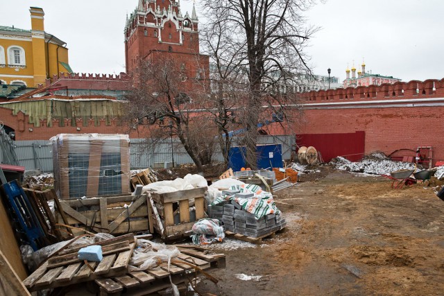 Московский Кремль: уничтожить историю и память