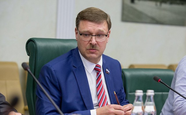 Россия не будет жертвовать безопасностью ради отмены санкций, заявил Косачев