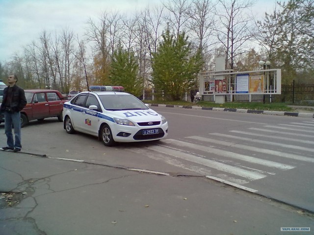 Дама на серой Мазде