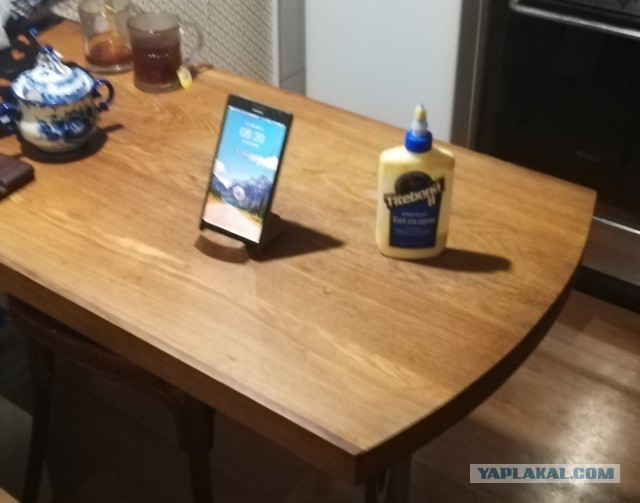 Стол для кухни из входной двери
