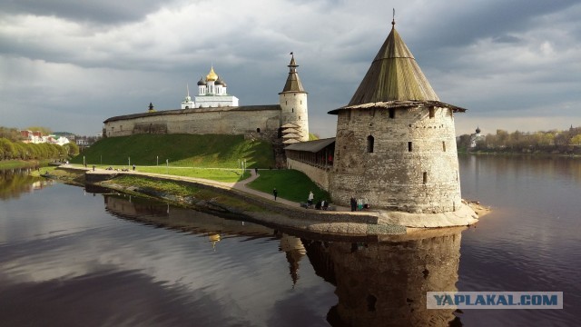 Псков. Покровский угол