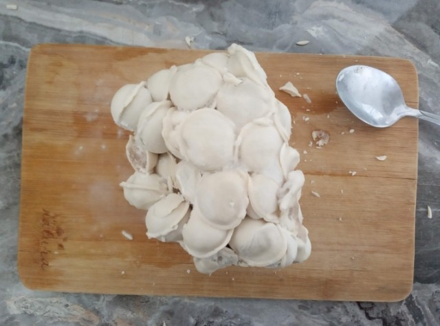 Купил пльменей по скидке