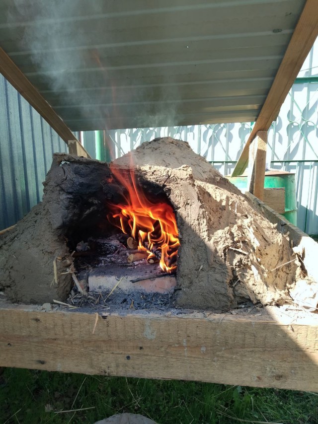 Как мы строили земляную печь из палок и глины