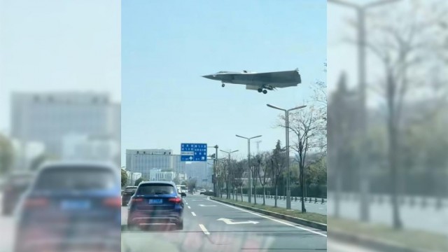 Китайский секретный истребитель-невидимка J-36 был заснят на видео при заходе на посадку