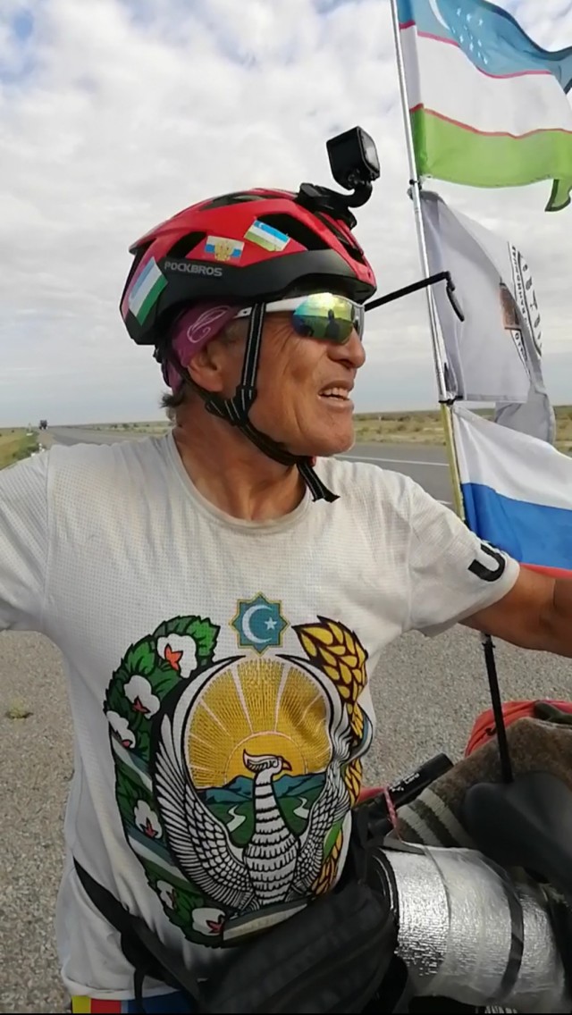 Оперный певец на велосипеде