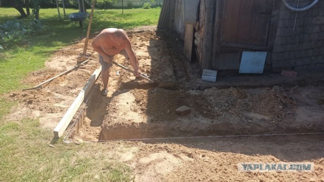 Реконструкция старого двора в новый хозблок