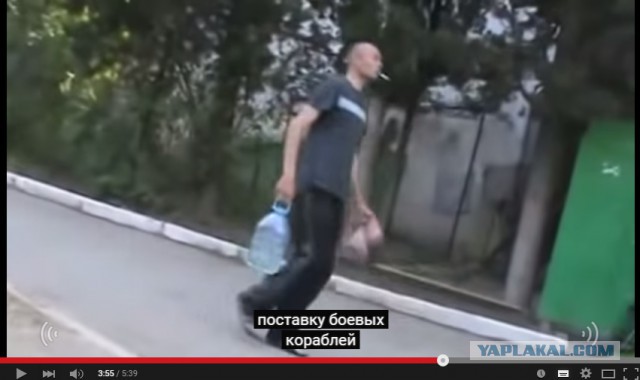 Парень заступился за женщину