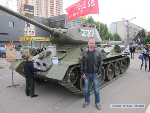Хоть и памятник, но он живой. Т-34