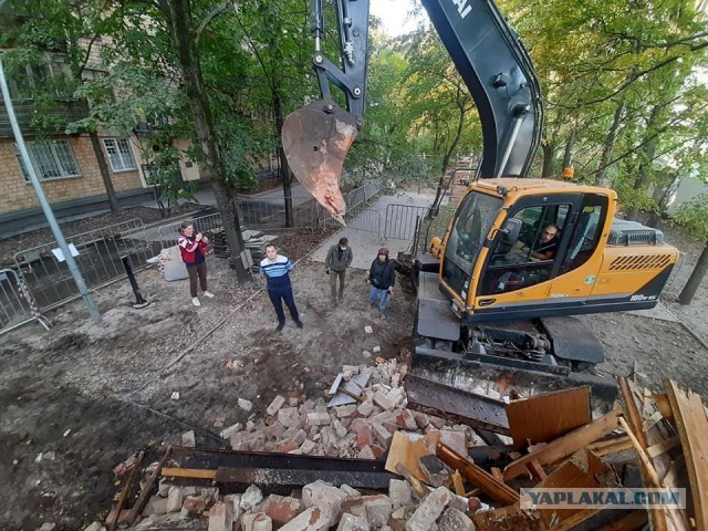 В Москве сносят столетнюю водонапорную башню. Ее признали самостроем