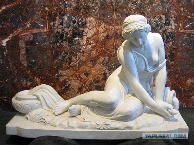 "Моё имя - стёршийся иероглиф, Мои одежды залатаны ветром"