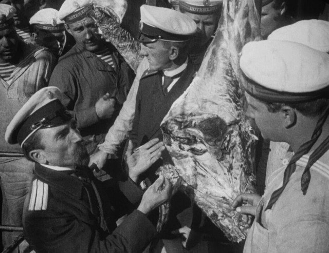 Мантуров призвал менять ментальность и оценить мясо из личинок мухи